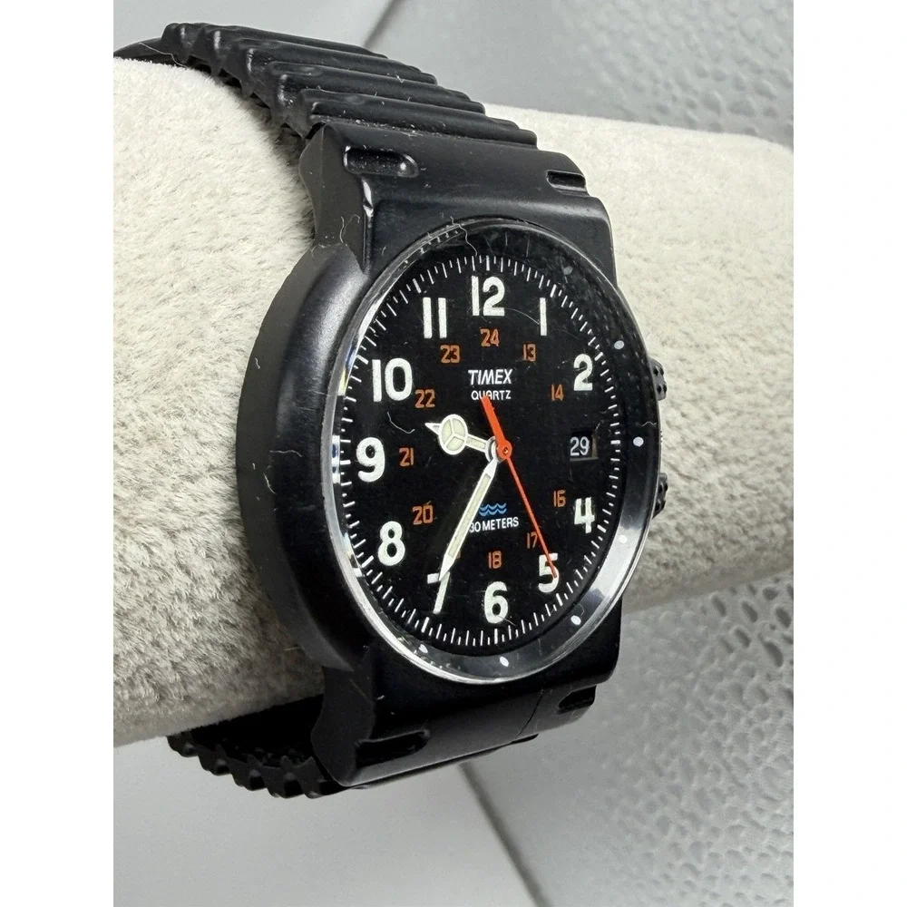 Timex New Battery Mens Watch E7 1997 Vintage 35MM 7.75